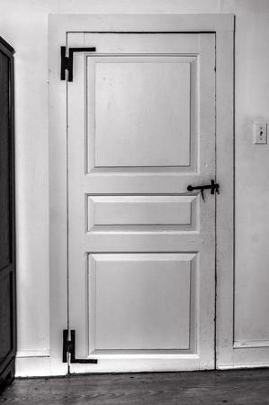 Three panel door, 2nd floor chamber